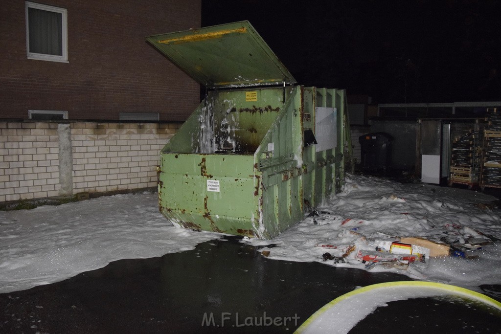 Feuer Papp Presscontainer Koeln Hoehenberg Bochumerstr P412.JPG - Miklos Laubert